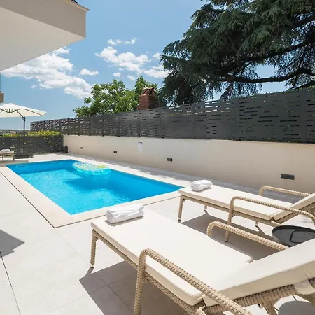 In Tar * Tar-Vabriga